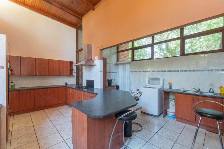 8 Bedroom Property for Sale in Summerstrand Eastern Cape